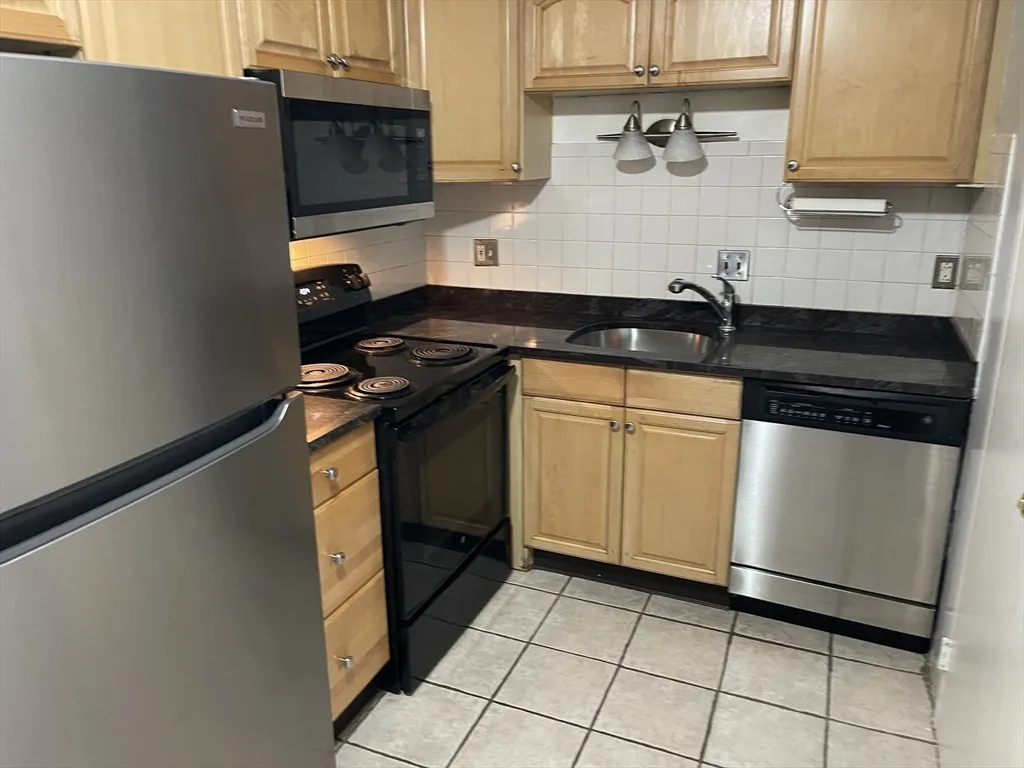 12 Woodland St, Everett