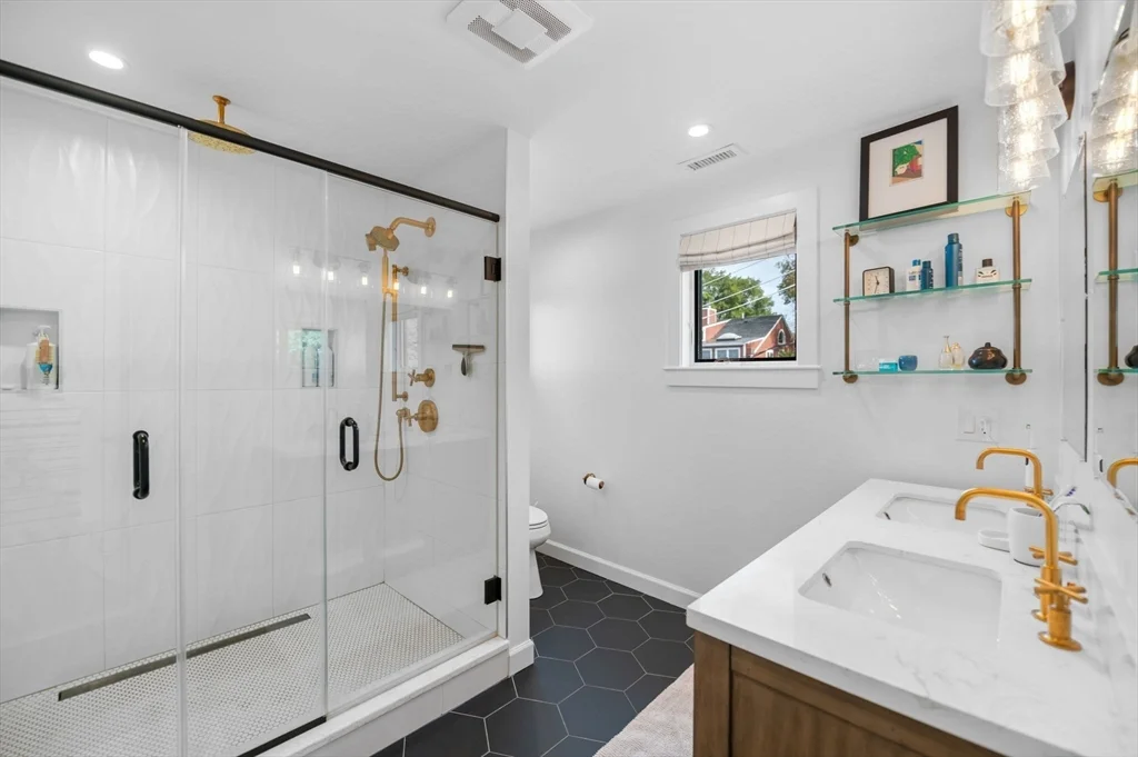 99 Naugus Ave, Marblehead