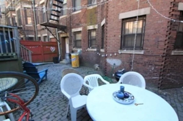 529 Newbury St, Fenway