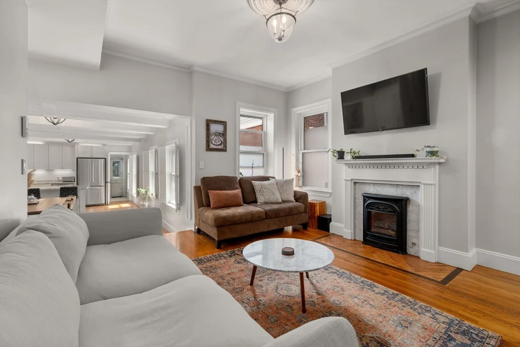 37 Mount Vernon St, Charlestown