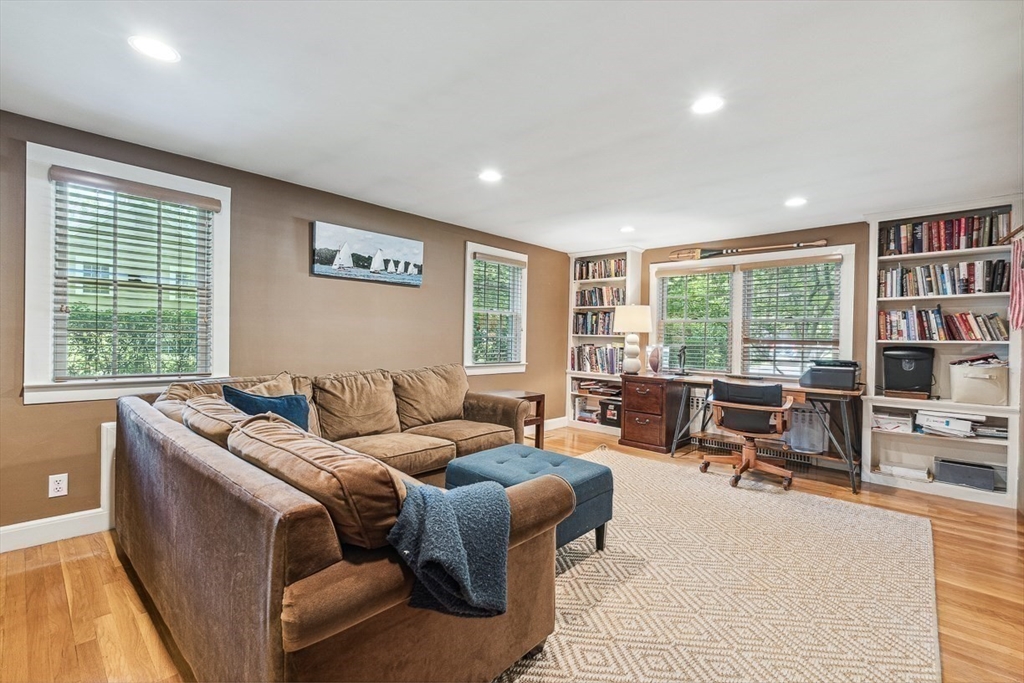 37 Tennyson Rd, Wellesley