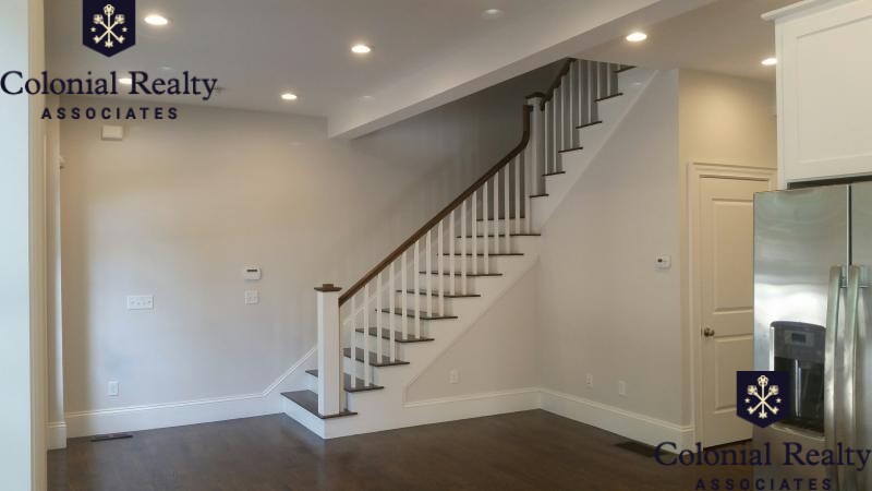 2044 Beacon St, Waban