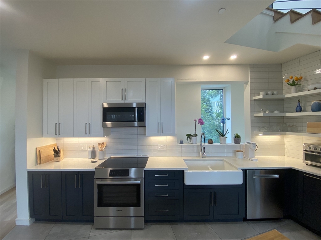 78 Fort Ave, Roxbury