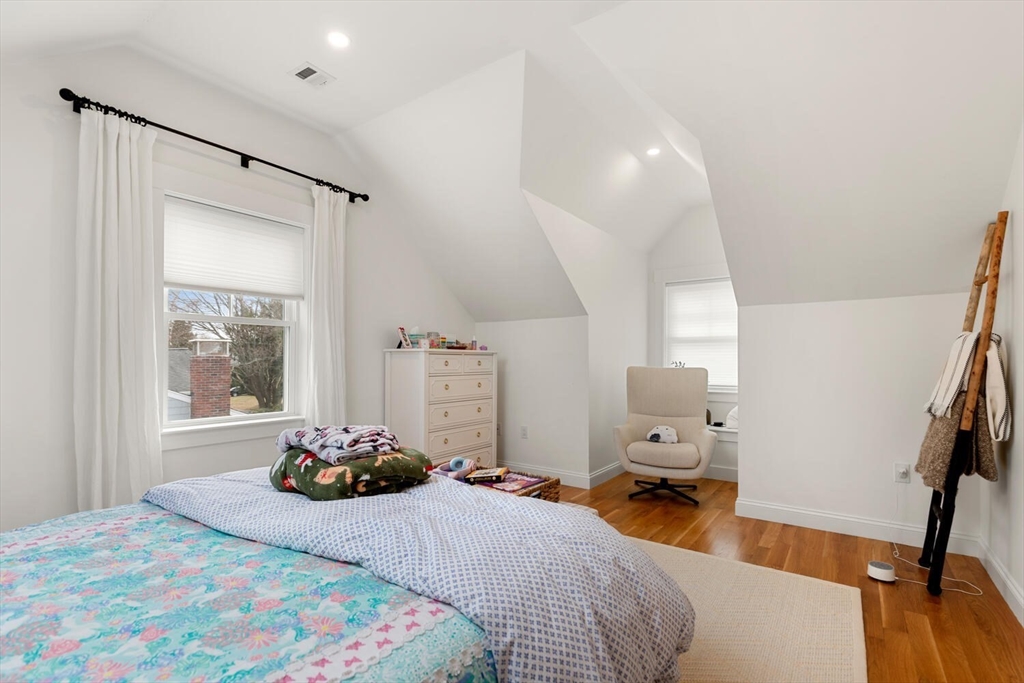 40 Foley Beach Rd, Hingham