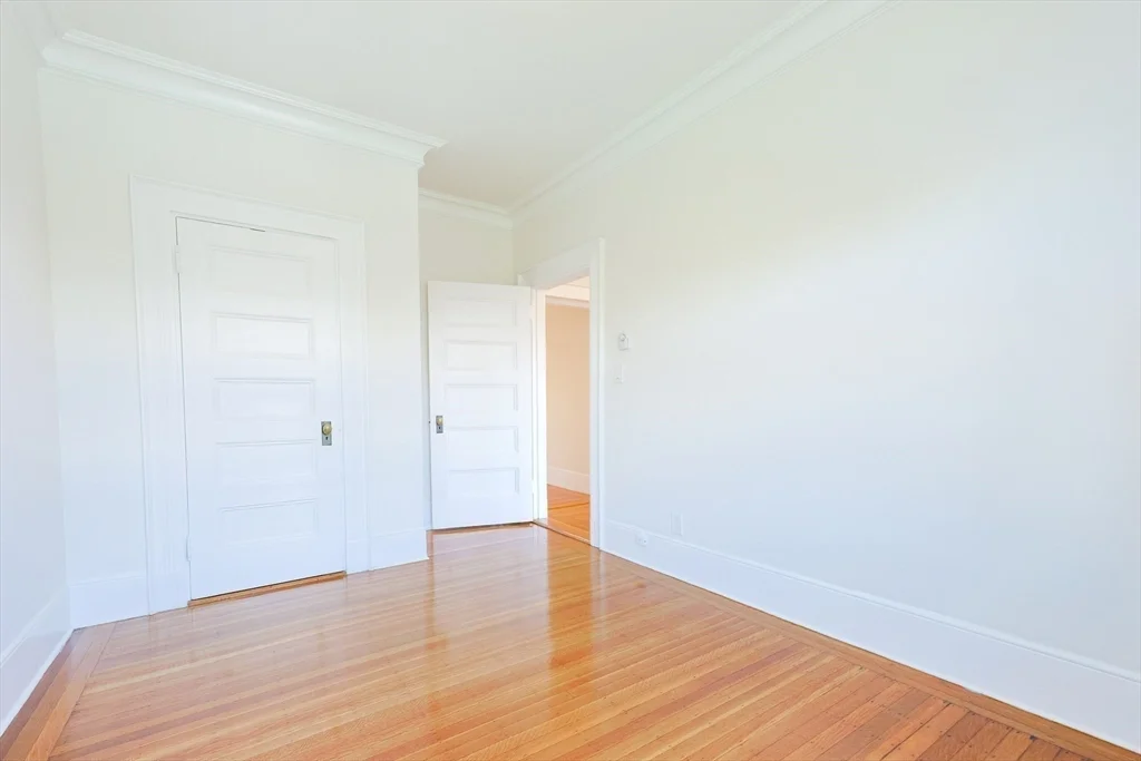 857 Beacon St, Fenway