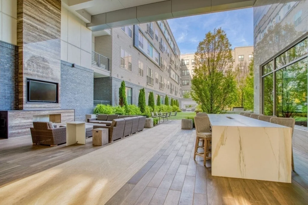 60 Locust St, Medford