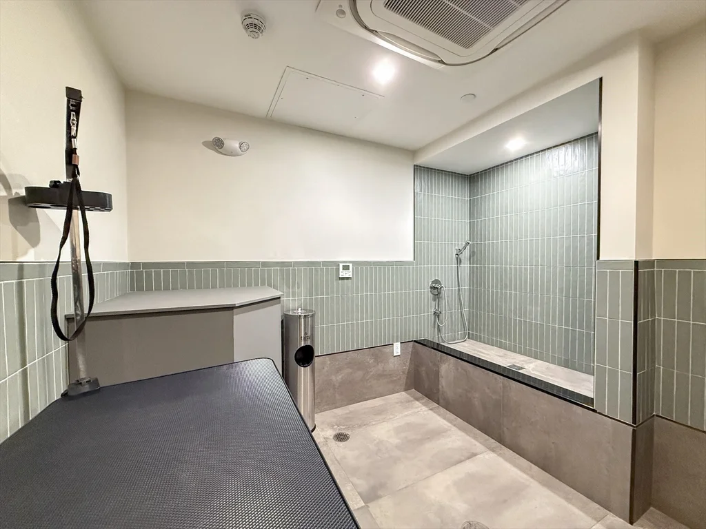 1 Nevins Hill Way, Brighton