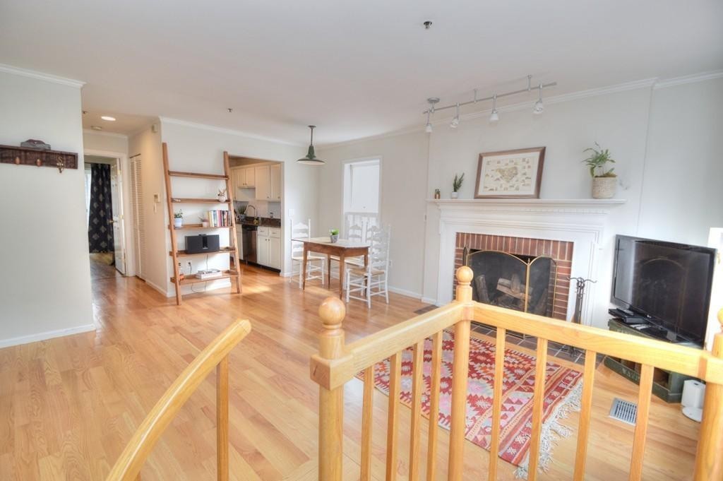 21 Main St, Charlestown