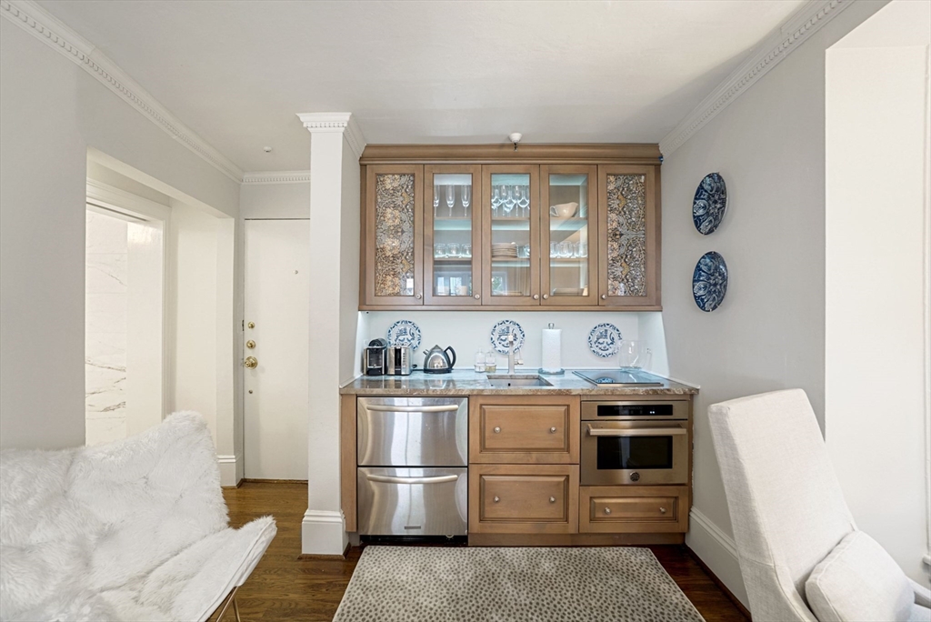 9 Willow St, Beacon Hill