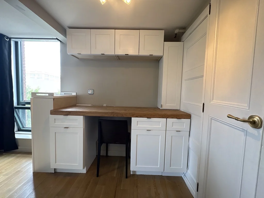 42 8th St, Charlestown