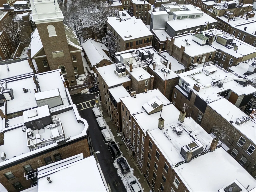 176 Salem St, North End