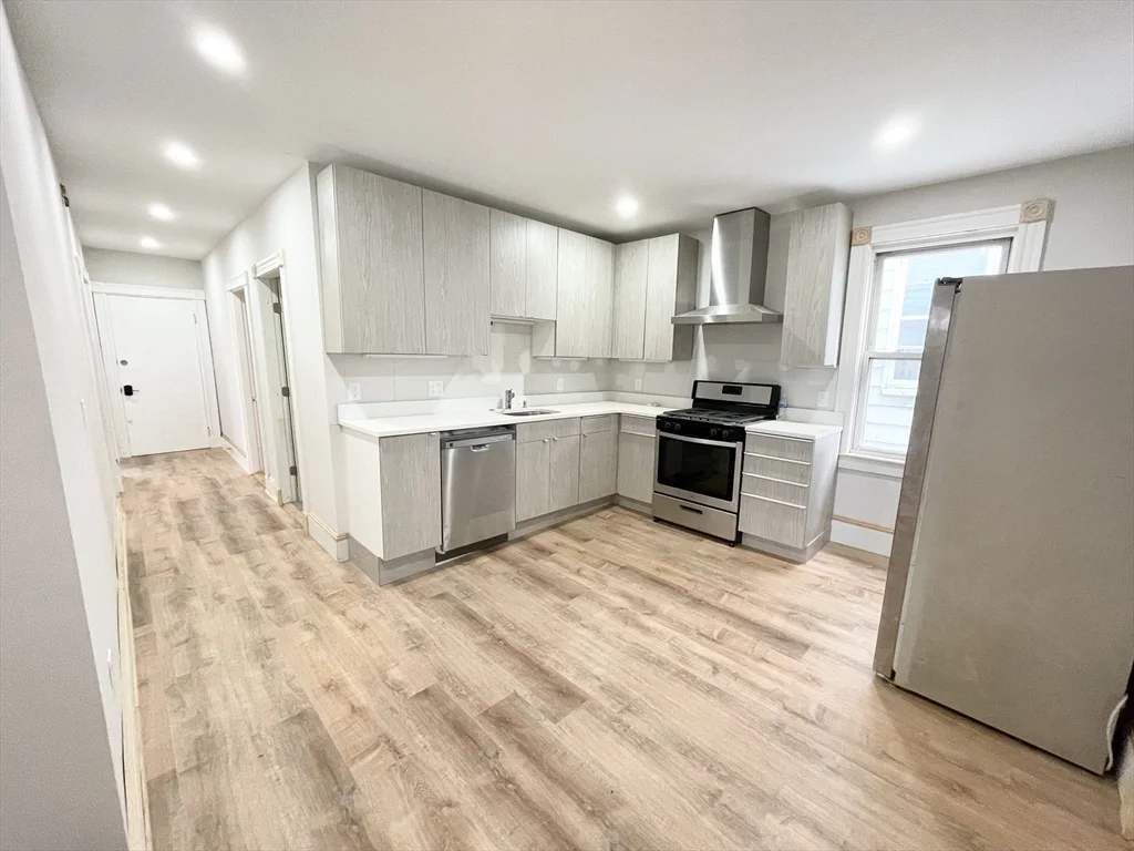 10 Wave Ave, Dorchester