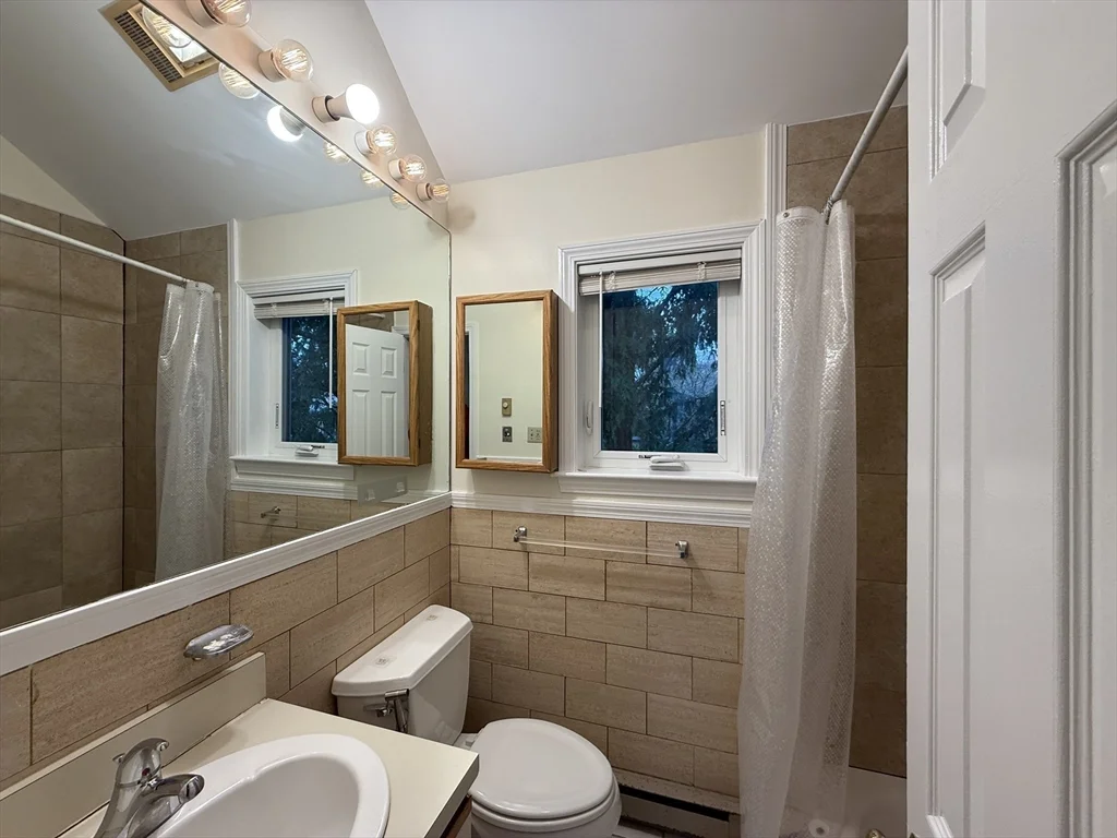 10 Rollins Ct, Central Square