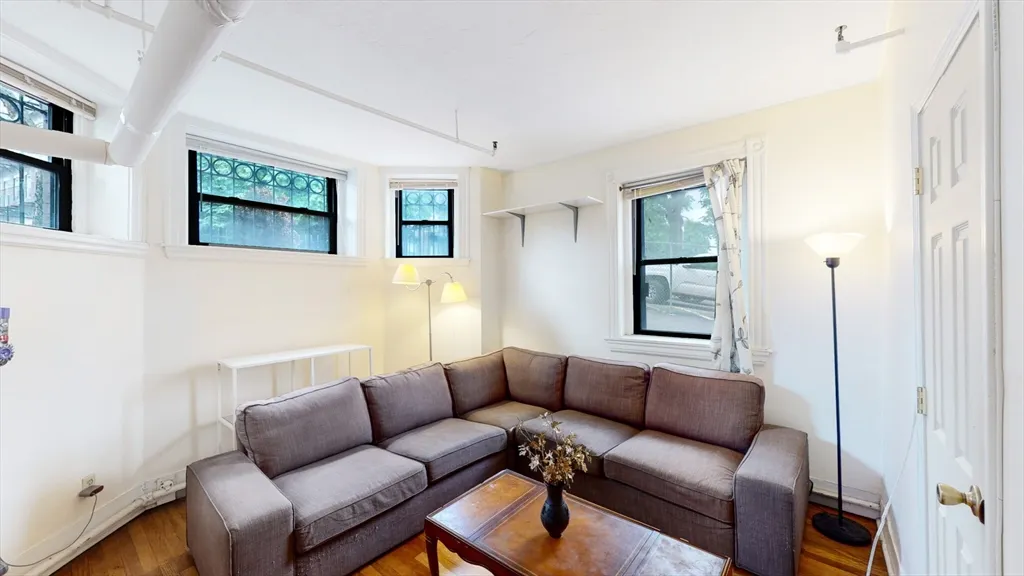 137 Peterborough St, Fenway