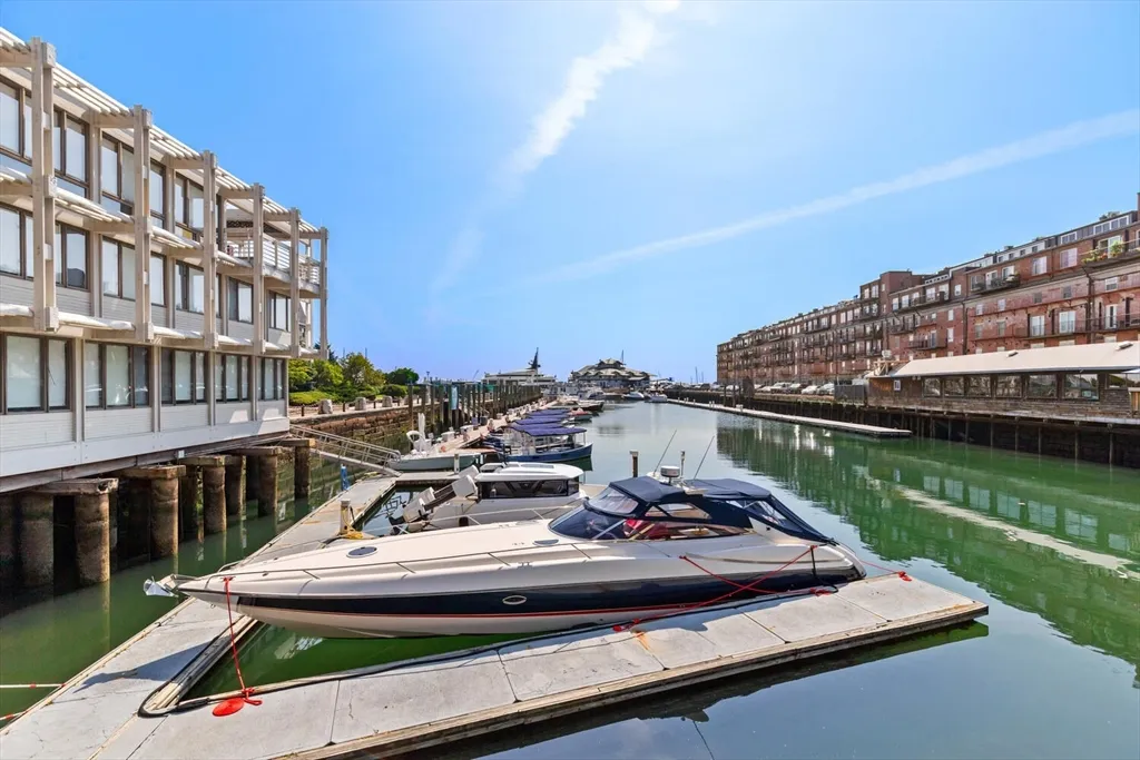 28-32 Atlantic Ave, Waterfront