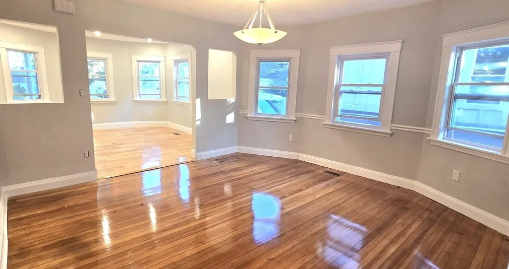 153 Chilton St, Neighborhood Nine