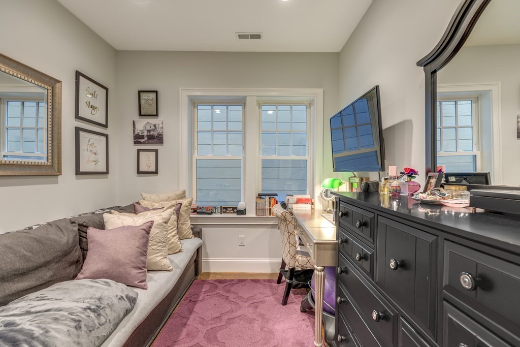 141 W 6th St, South Boston