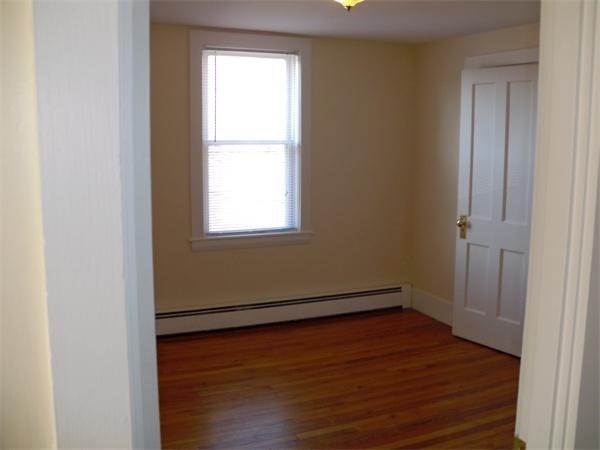 2 Evergreen, Kingston