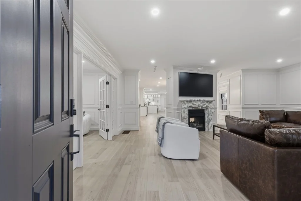 959 Chestnut St, Newton