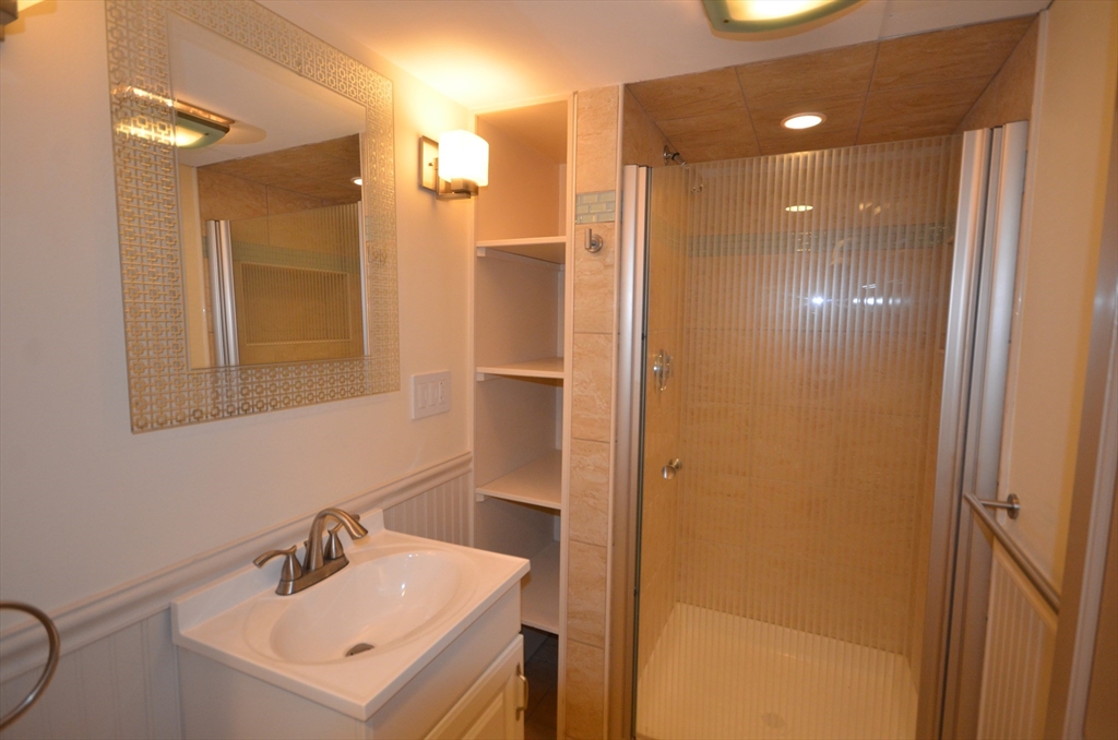 18 Benton Rd, Medford