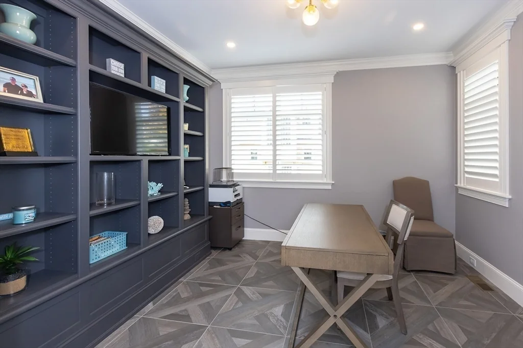 25 Cushing Ave, Crow Point