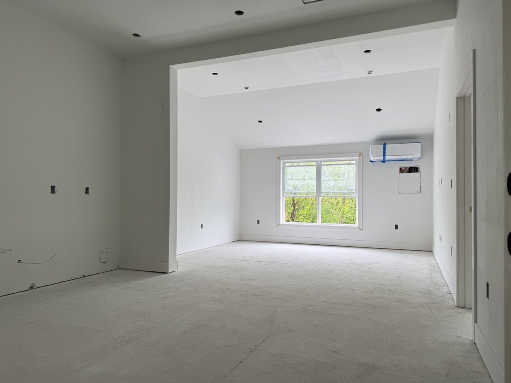 251 Sladen St, Dracut