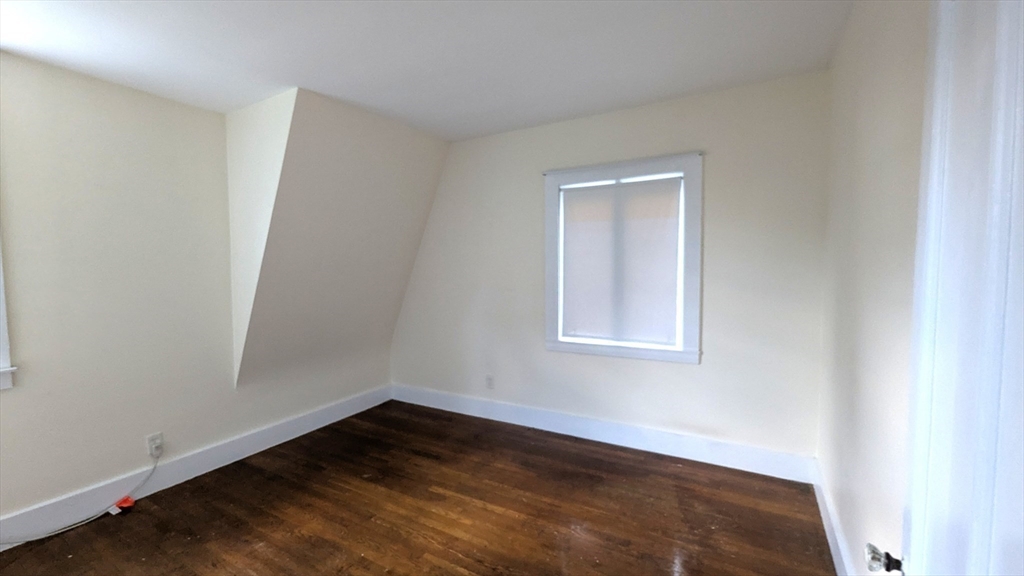 26 Oak St, Wellesley