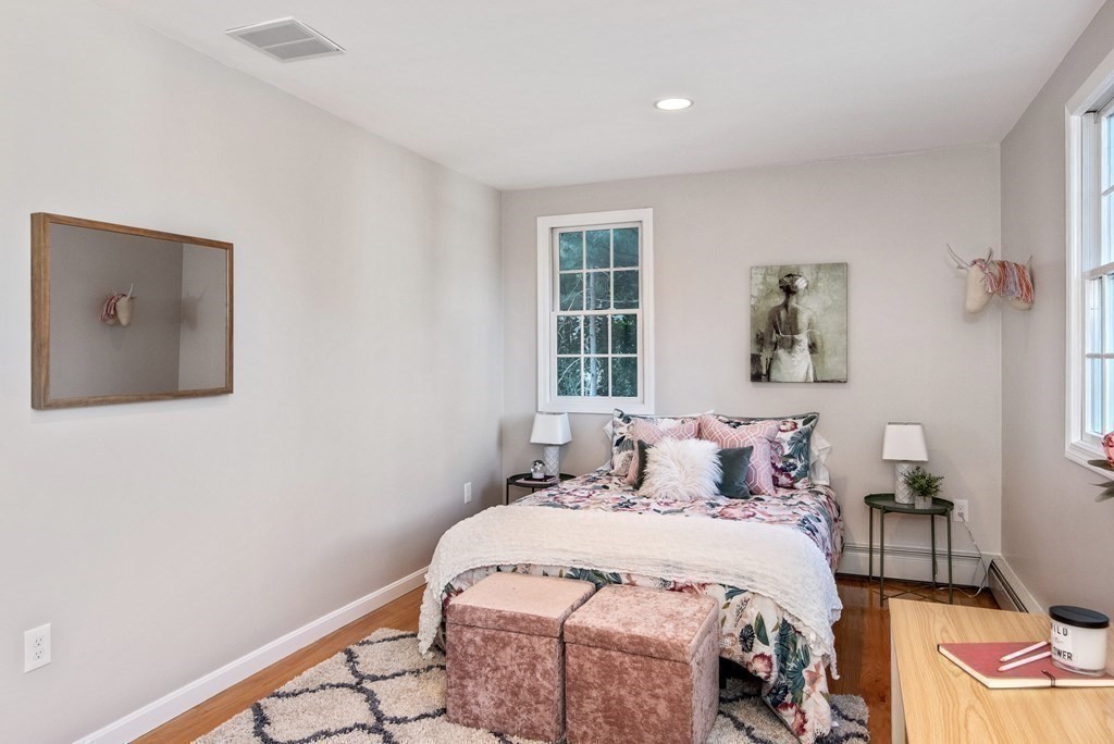 29 Burke Ln, Wellesley