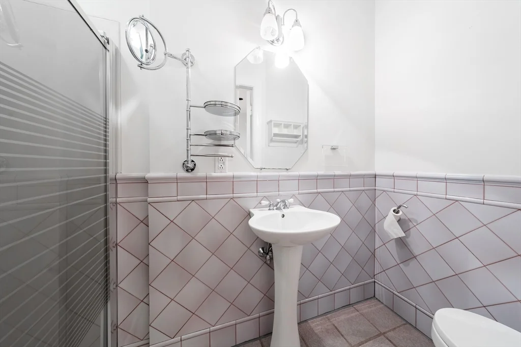 218 Commonwealth Ave, Back Bay