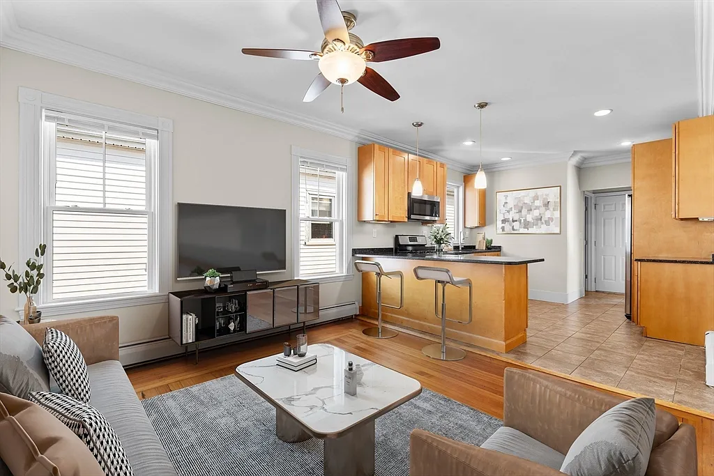 11 Woodlawn St, Jamaica Plain