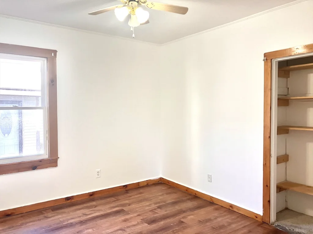 4 Sisson Ter, East Lynn