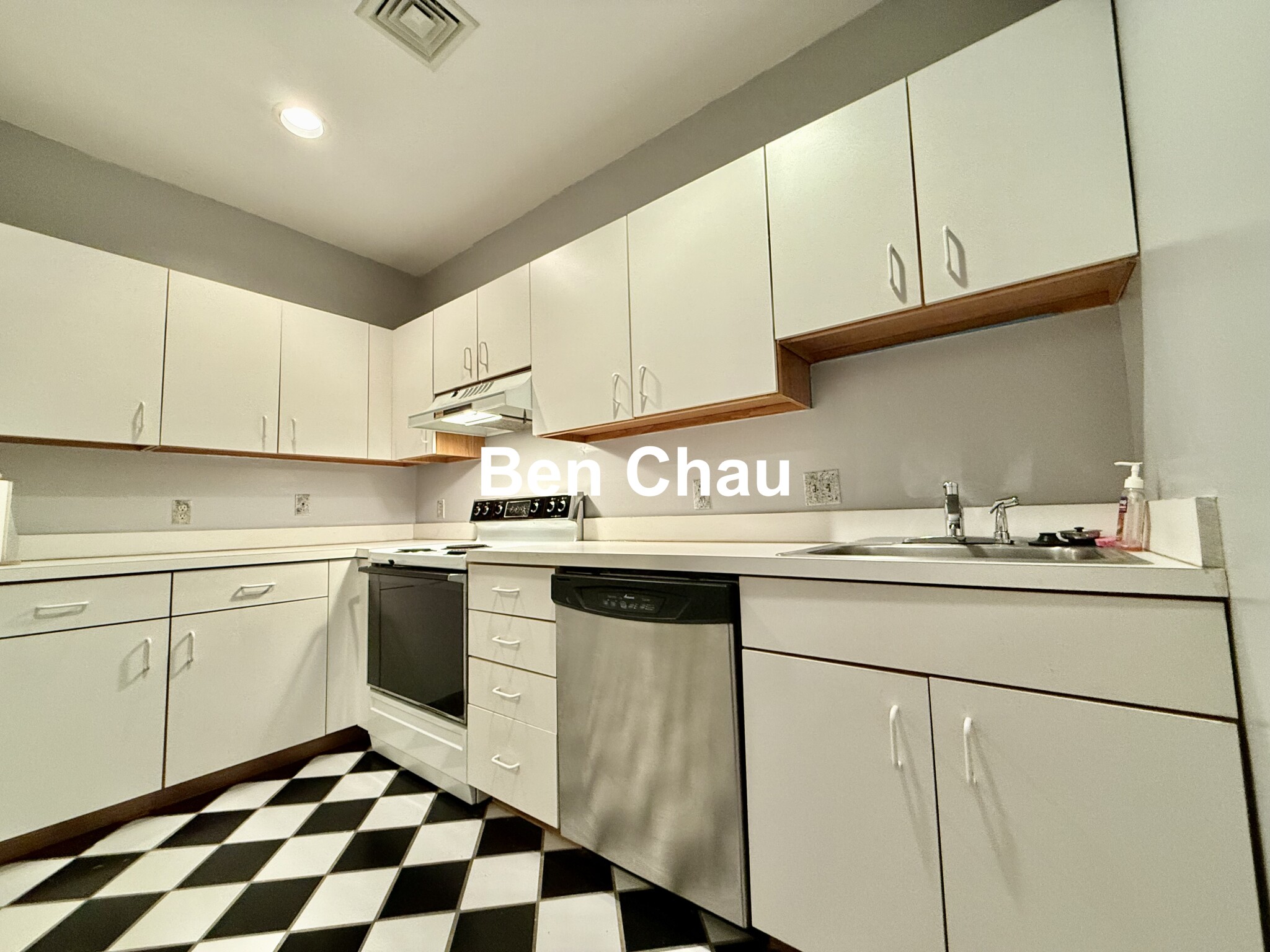 10 Weston Ave, Quincy