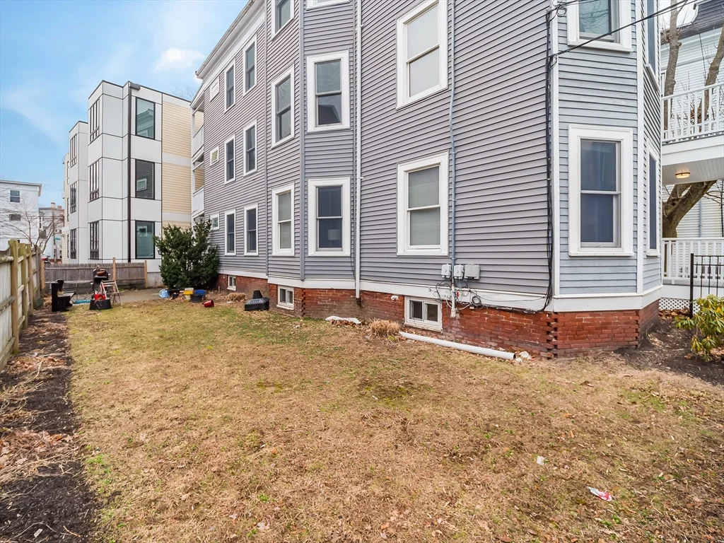 318 Beacon St, Ward Two