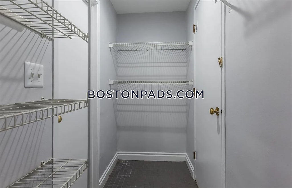 16 Symphony Rd, Fenway