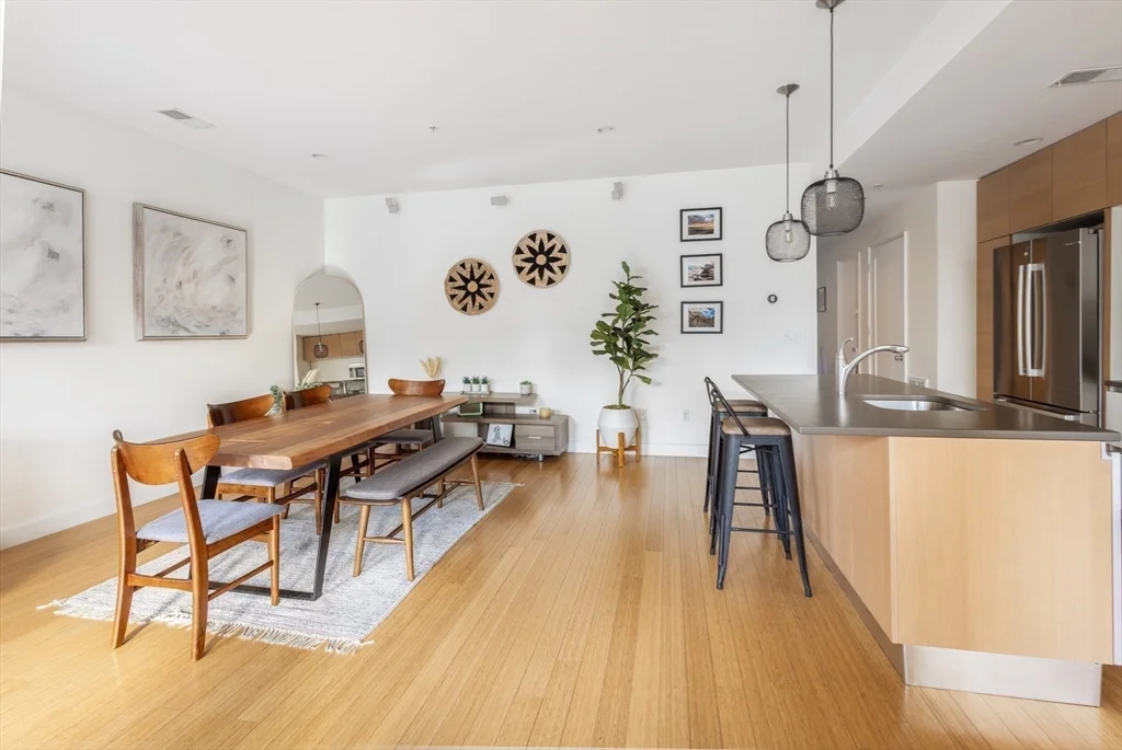 210 Bolton St, South Boston