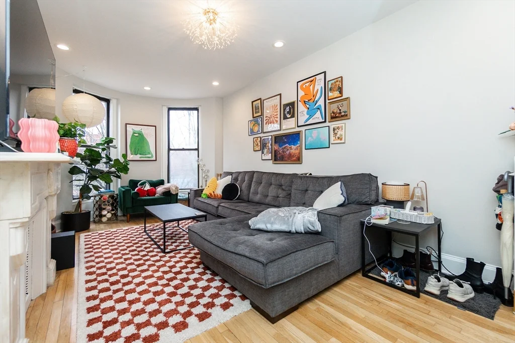209 W Newton, Back Bay