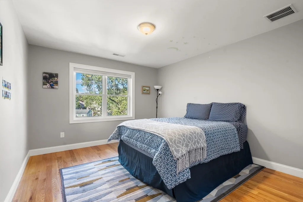 28 Park Ave, Medford