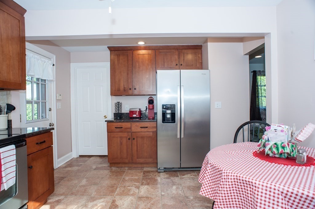 123 N Main St, Uxbridge