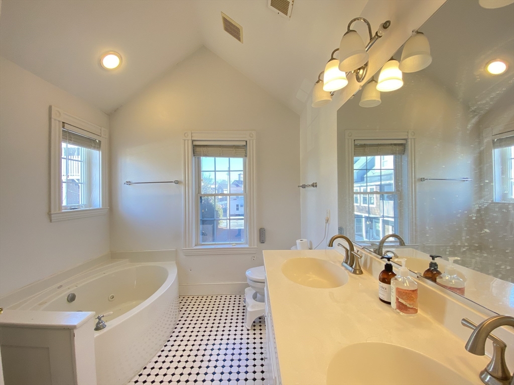 61 Cedar St, North Cambridge