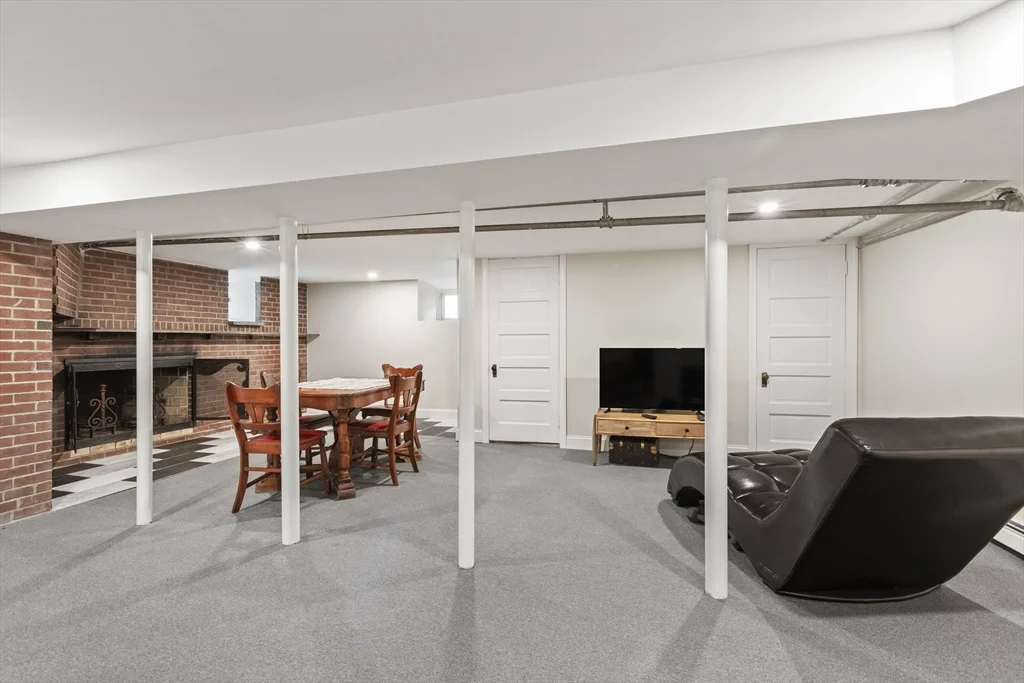 17 Gilbert St, Newton