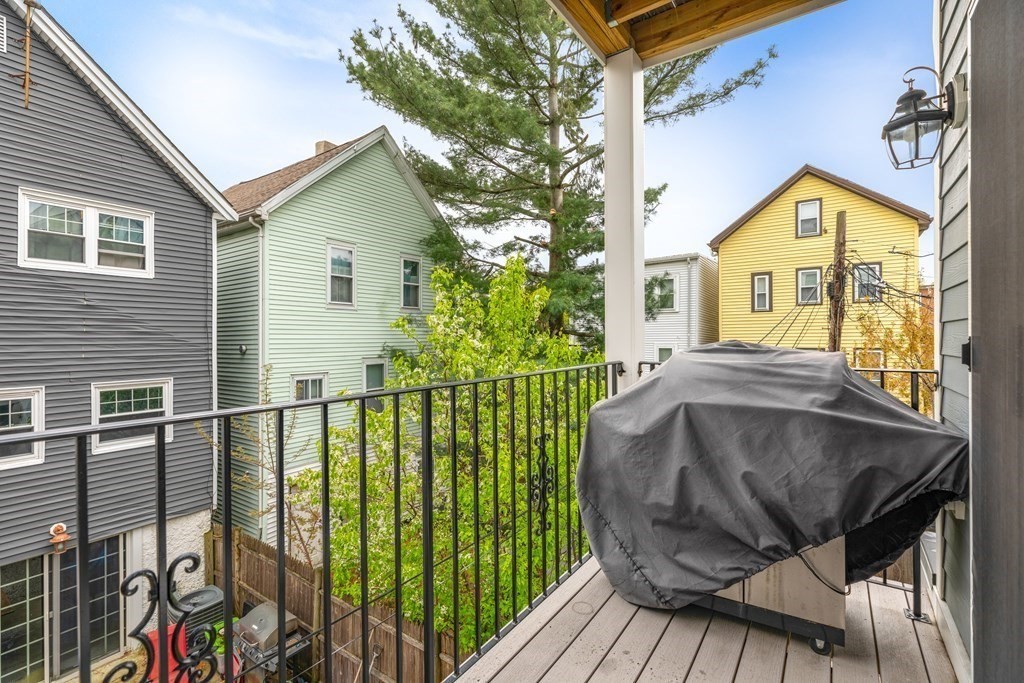 141 W 6th St, South Boston