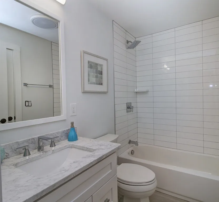 65 Border St, East Boston