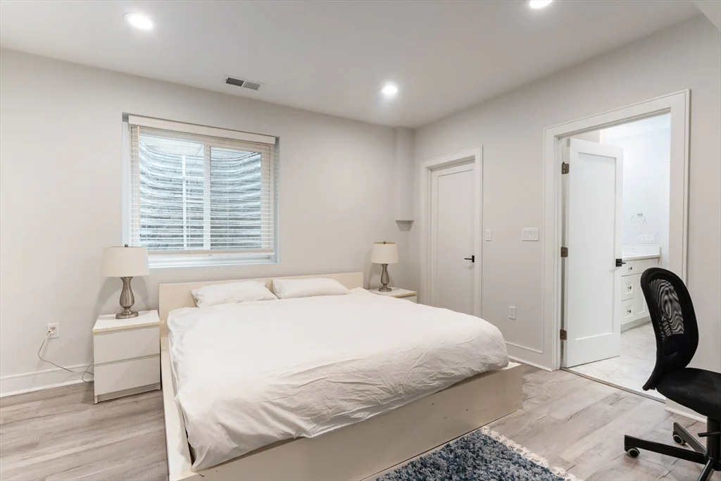 19 Shute Path, Newton Center