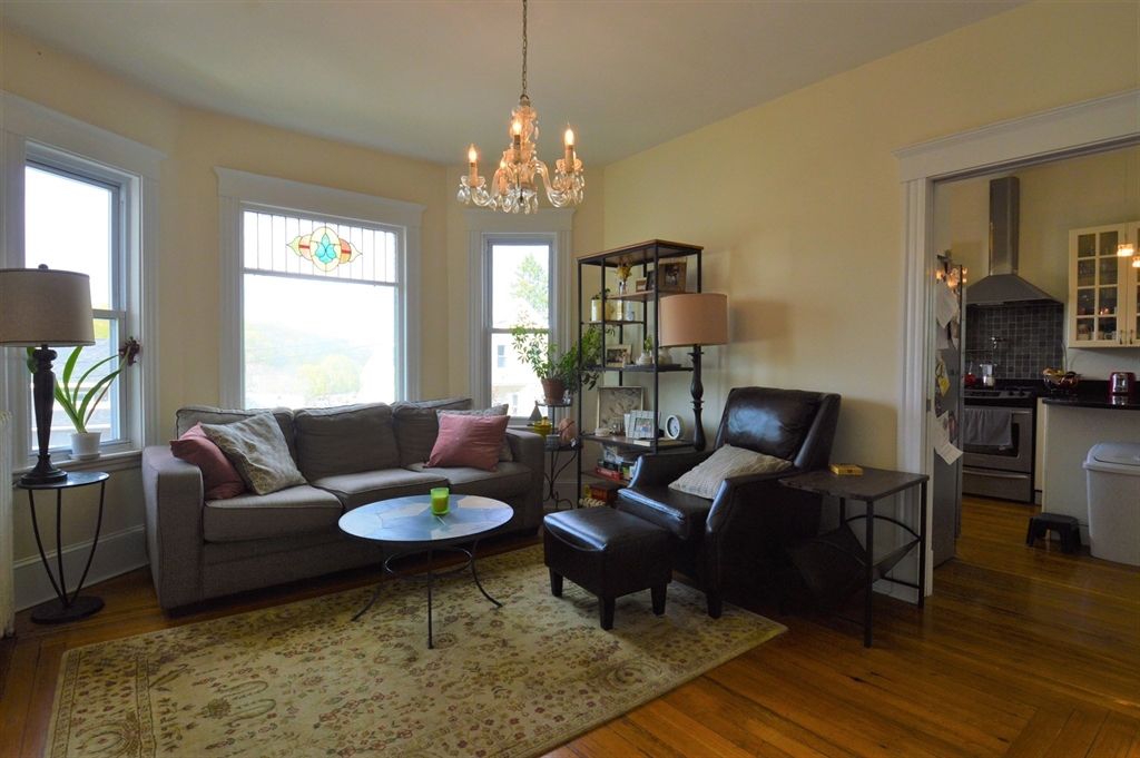 14 Breck Ave, Oak Square