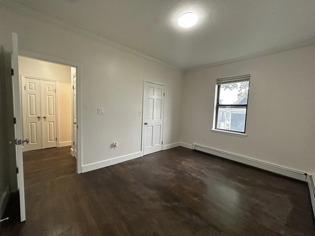 435 Walnut Ave, Roxbury