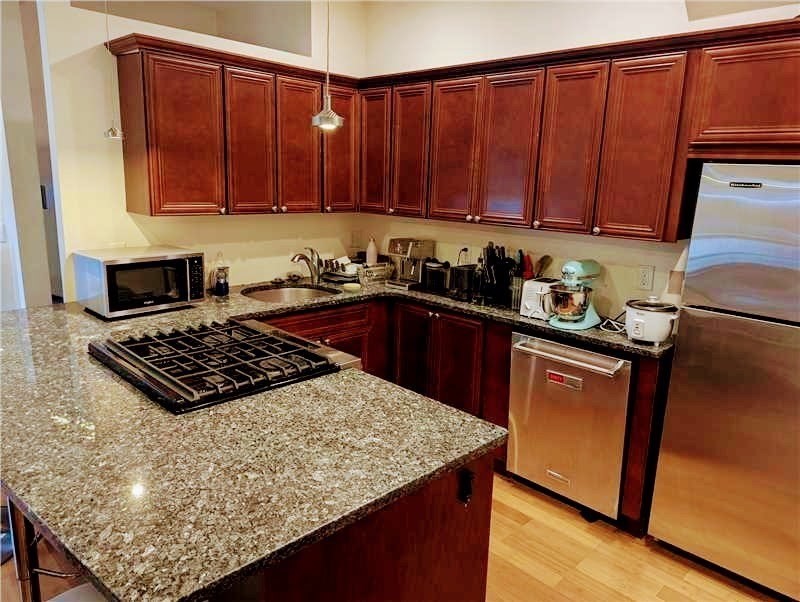 176 Hillside St, Mission Hill