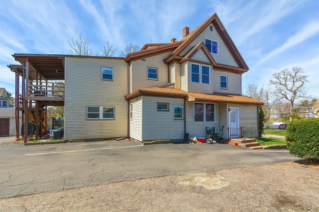 287 Walnut St, Stoughton