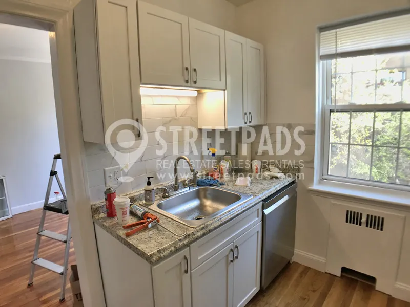 1129 Beacon St, Longwood