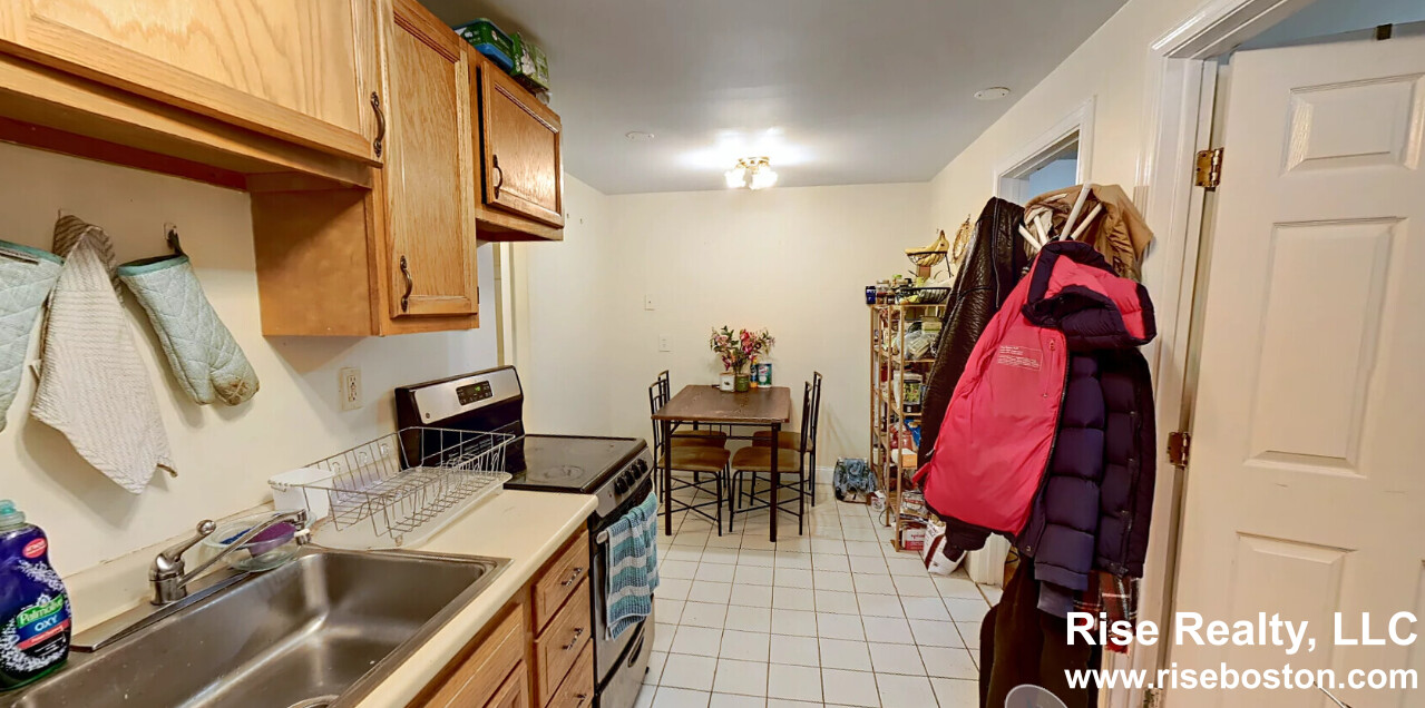 214 Freeman St, North Brookline