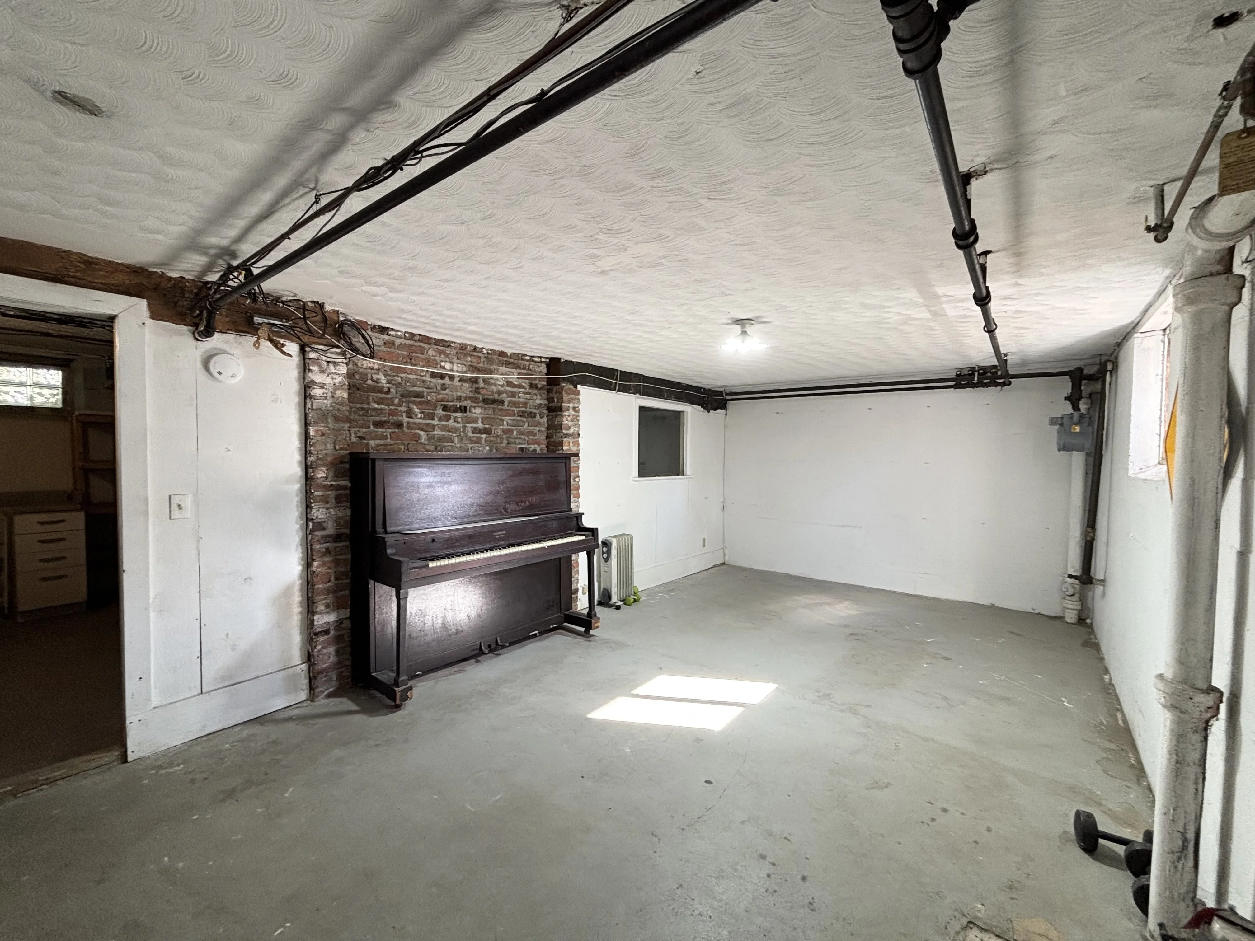 52 Hollywood Rd, West Roxbury